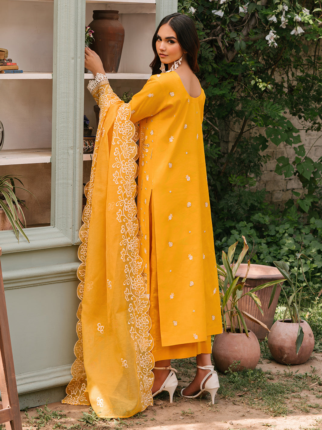 Mahnur | Masakali Luxury Lawn 24 | MK 06 - A - Official Mahnur stockist in UK - Sakeena London