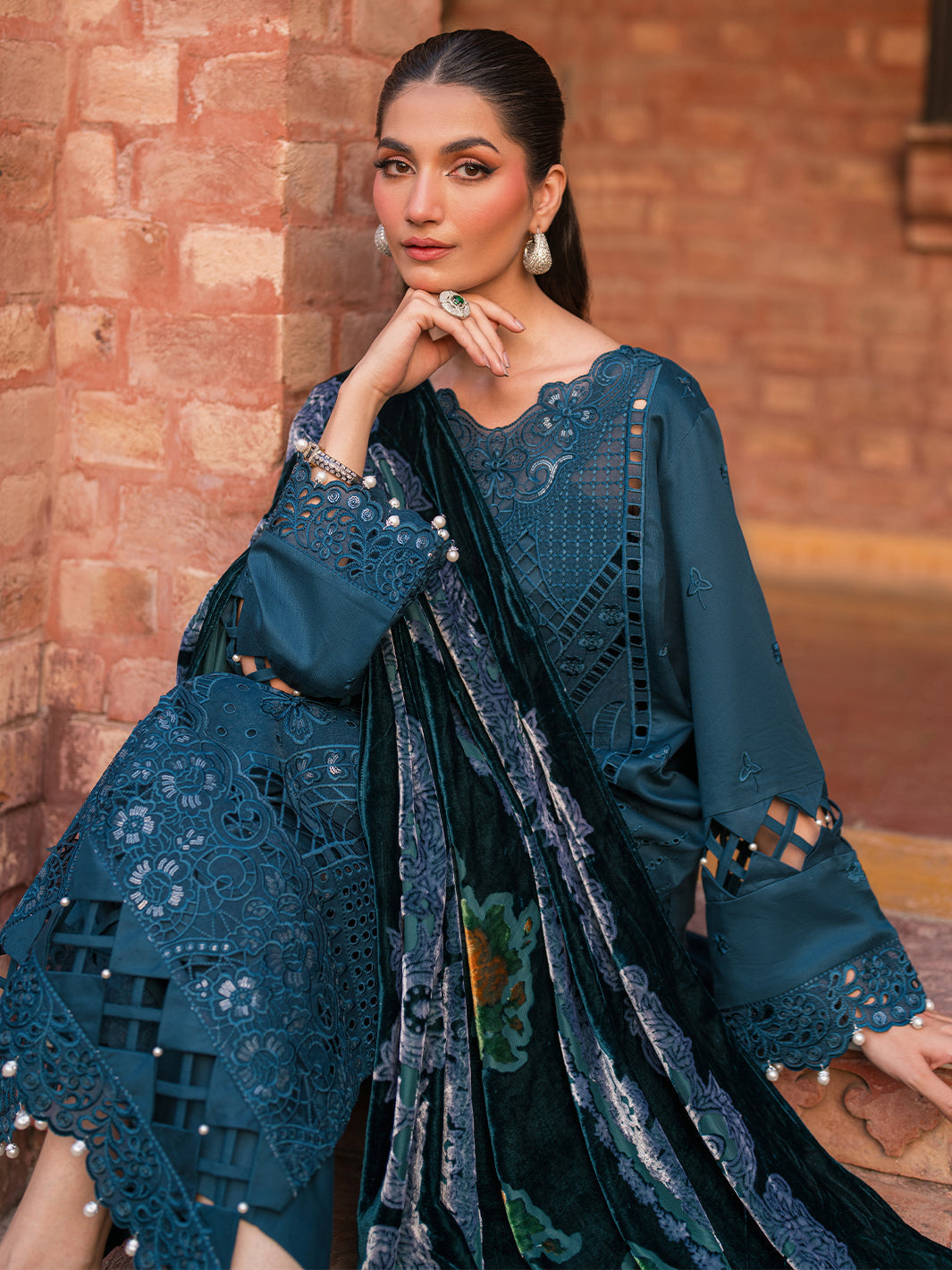 Mahnur | Nazakat Luxury Winter | AVEN - Official Mahnur stockist in UK - Sakeena London