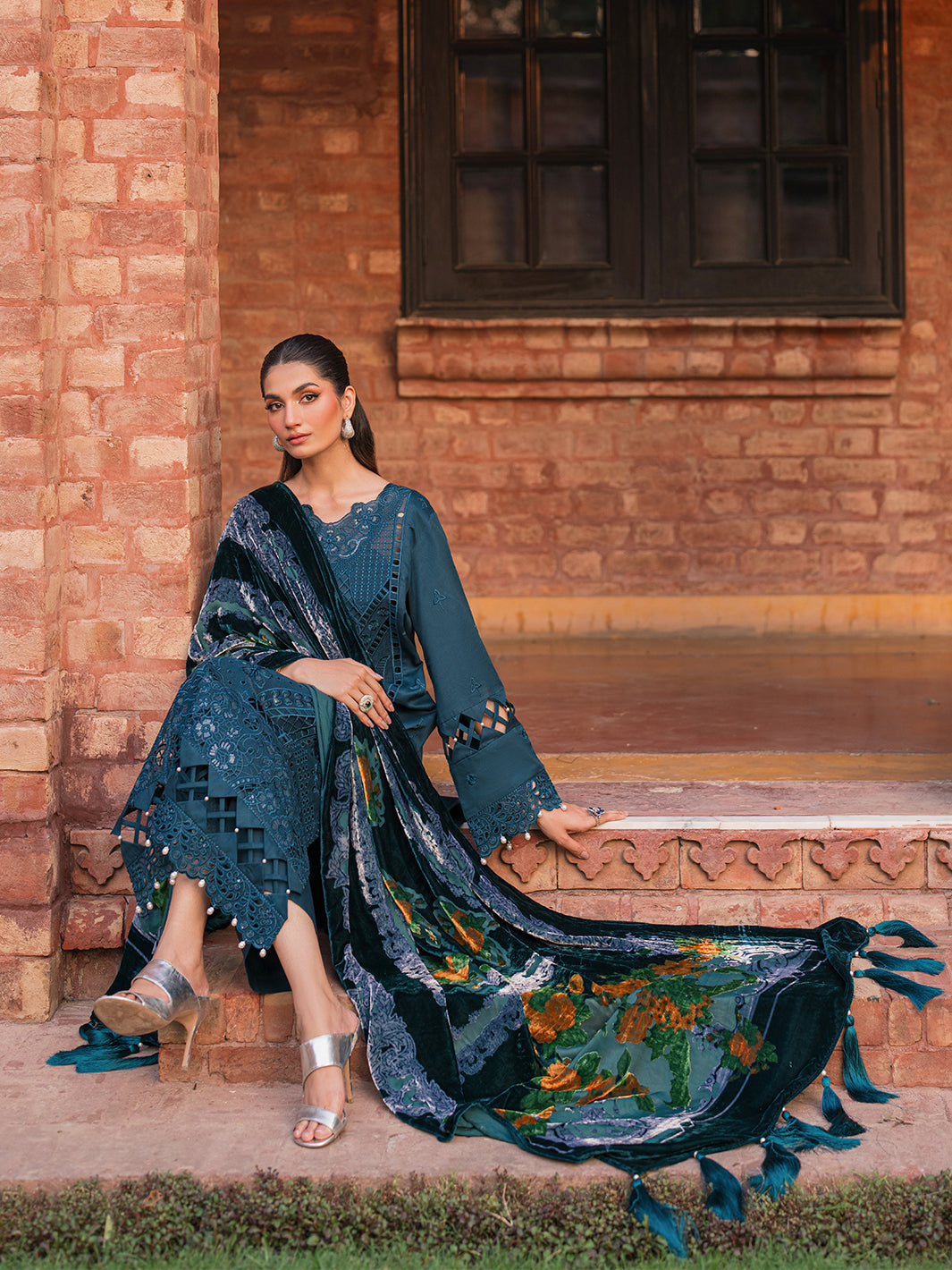 Mahnur | Nazakat Luxury Winter | AVEN - Official Mahnur stockist in UK - Sakeena London