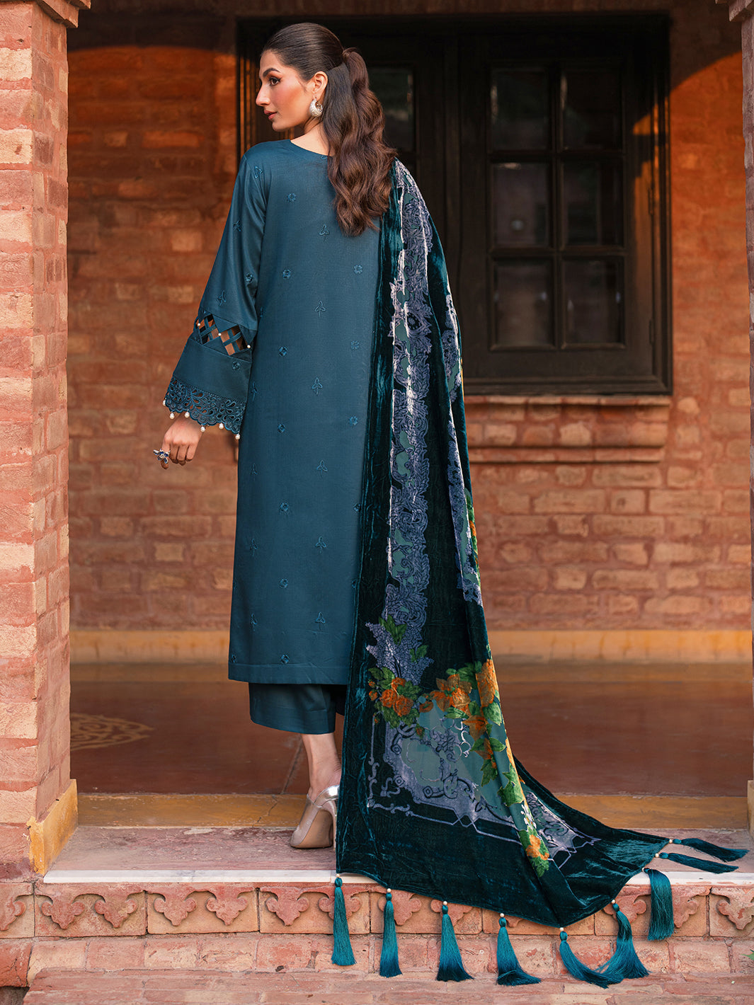 Mahnur | Nazakat Luxury Winter | AVEN - Official Mahnur stockist in UK - Sakeena London