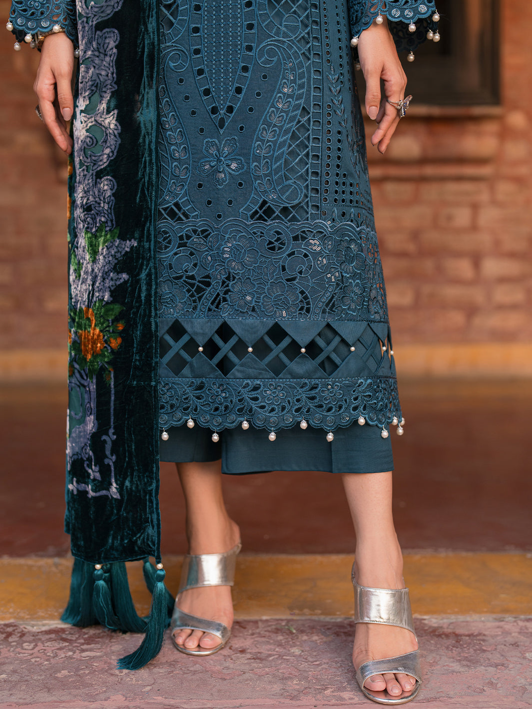Mahnur | Nazakat Luxury Winter | AVEN - Official Mahnur stockist in UK - Sakeena London