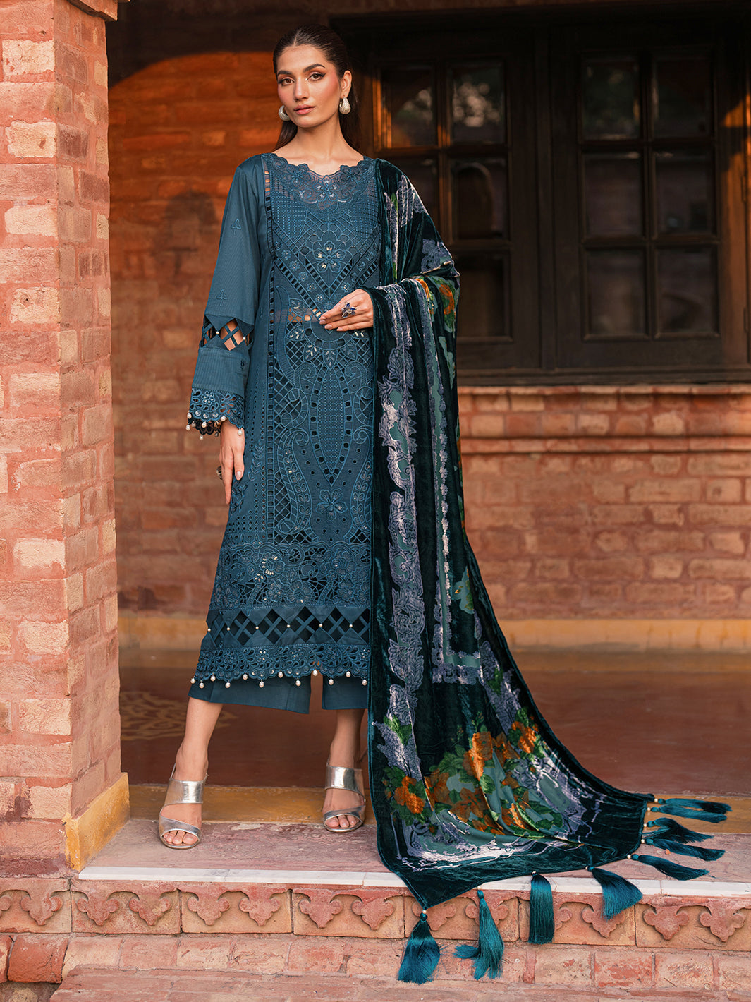 Mahnur | Nazakat Luxury Winter | AVEN - Official Mahnur stockist in UK - Sakeena London