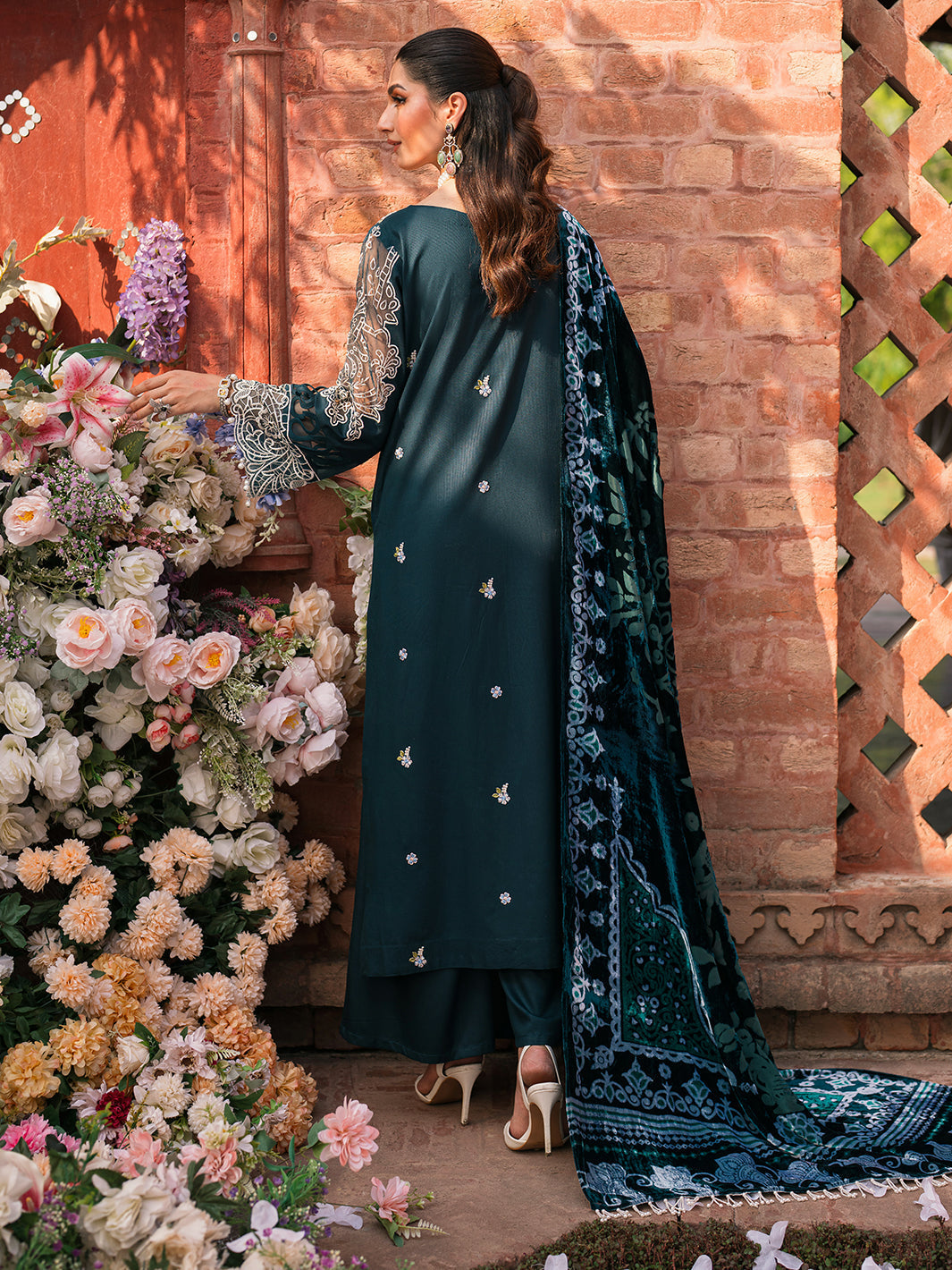 Mahnur | Nazakat Luxury Winter | ELYS - Official Mahnur stockist in UK - Sakeena London