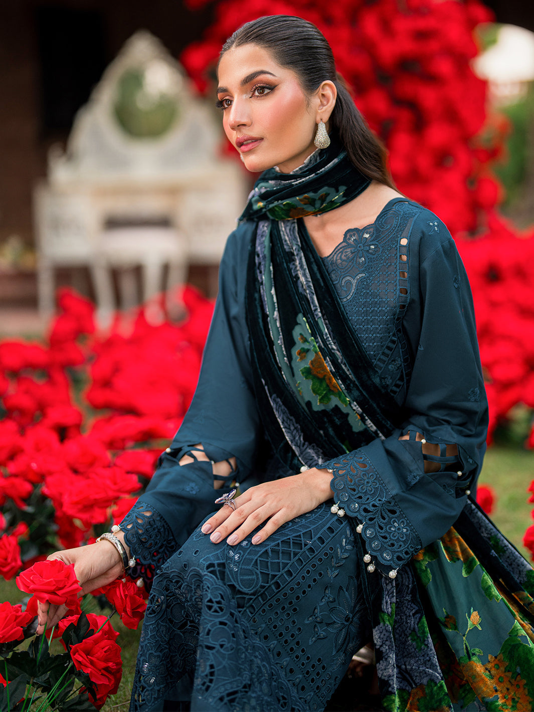 Mahnur | Nazakat Luxury Winter | AVEN - Official Mahnur stockist in UK - Sakeena London