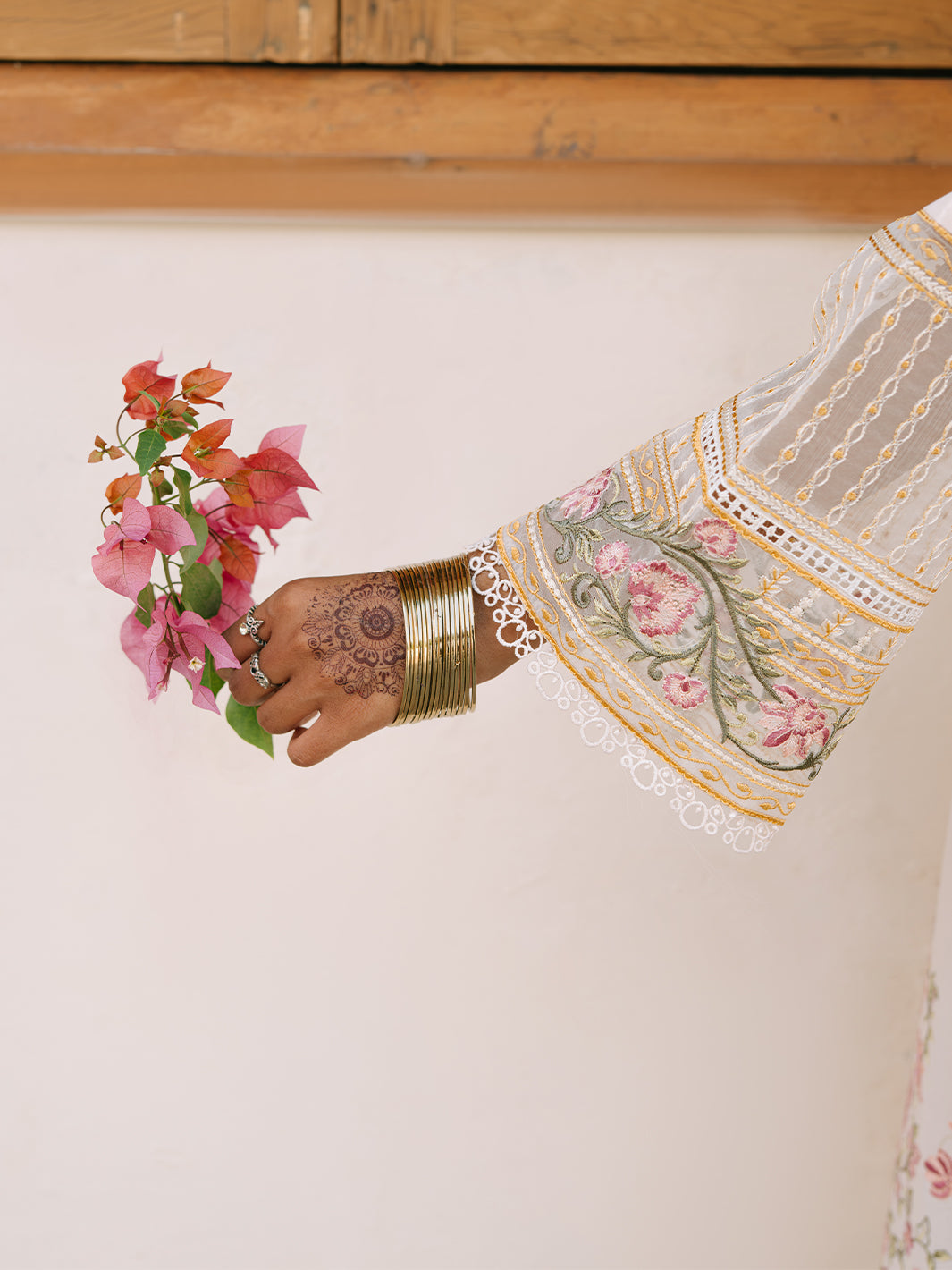Mahnur | Shanaya Luxury Lawn 25 | Elnaz - Official Mahnur stockist in UK - Sakeena London