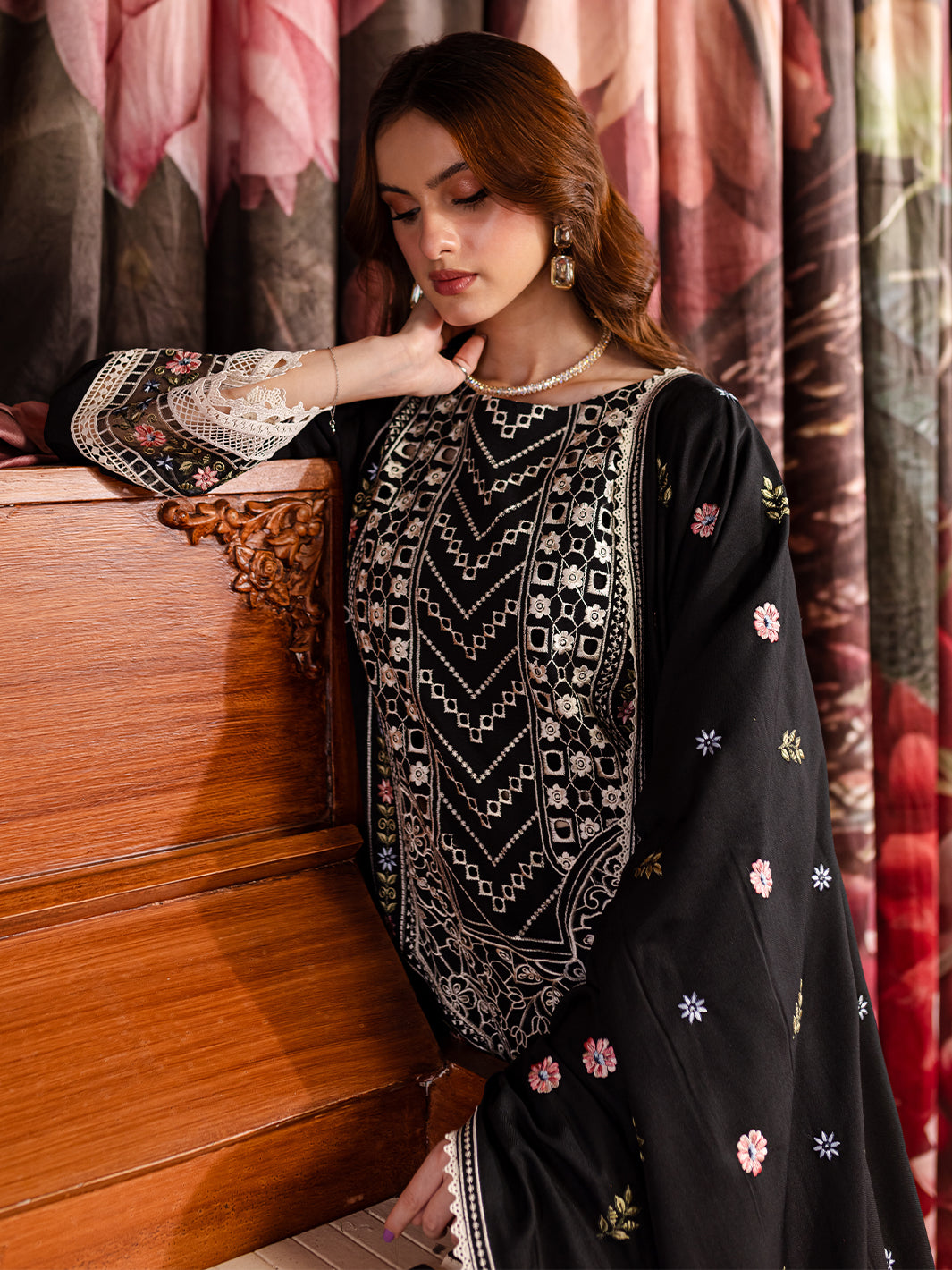 Mahnur | Veronica Luxury Karandi 24 | NORA - Official Mahnur stockist in UK - Sakeena London