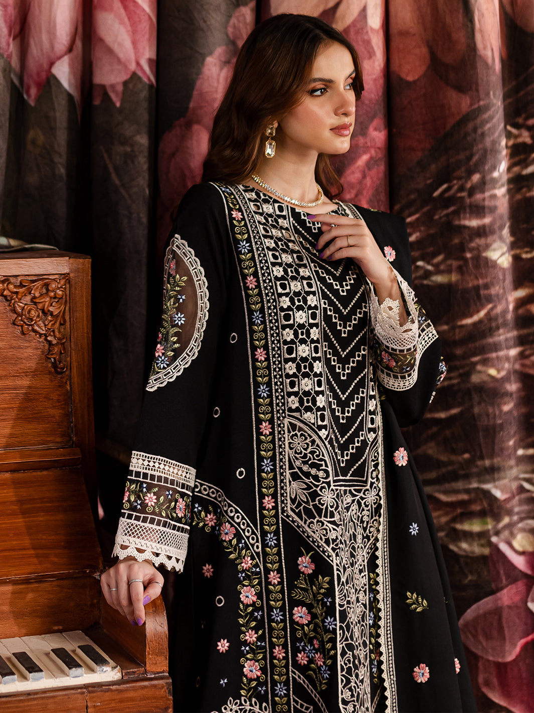 Mahnur | Veronica Luxury Karandi 24 | NORA - Official Mahnur stockist in UK - Sakeena London
