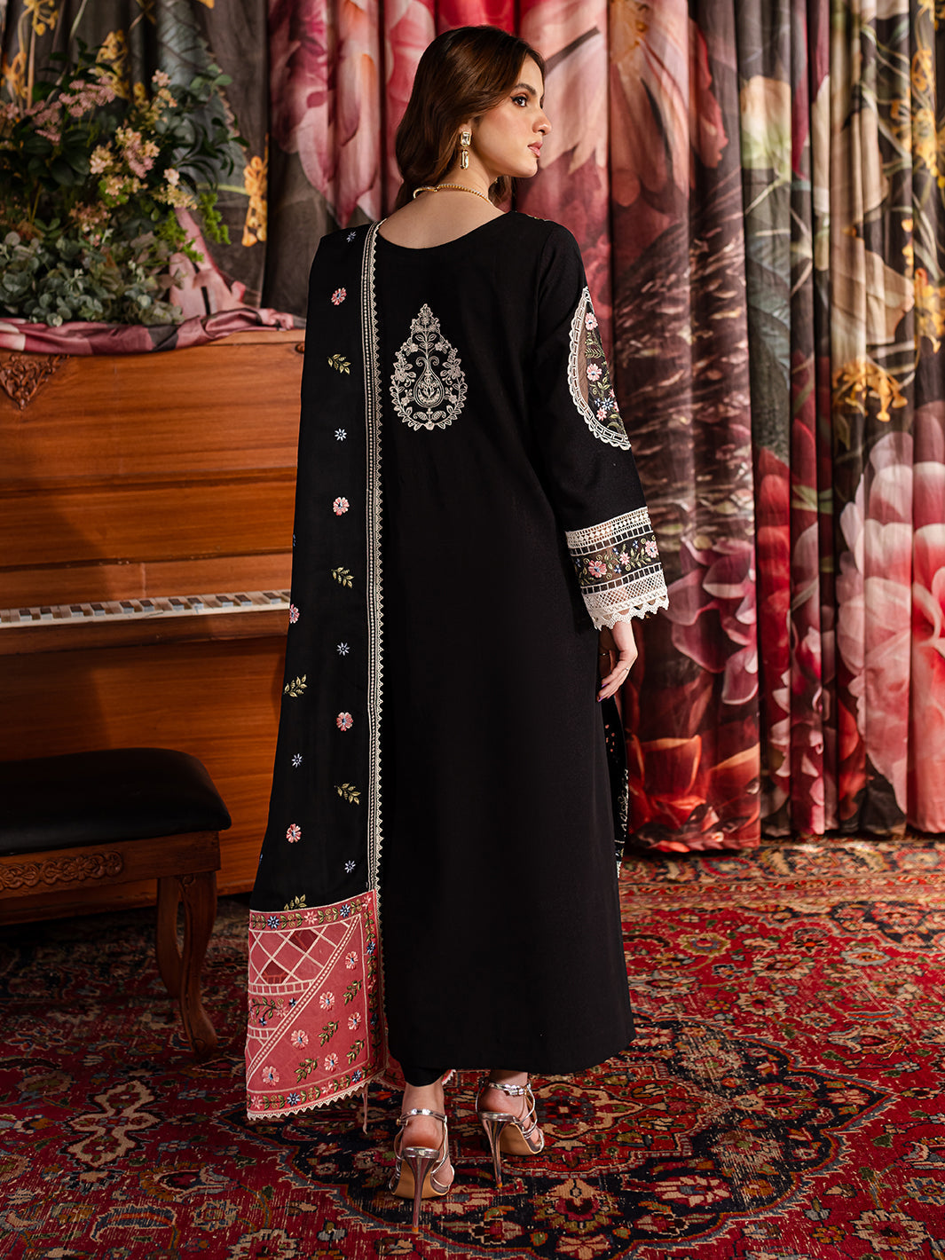 Mahnur | Veronica Luxury Karandi 24 | NORA - Official Mahnur stockist in UK - Sakeena London