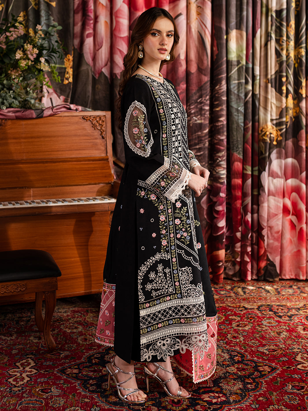 Mahnur | Veronica Luxury Karandi 24 | NORA - Official Mahnur stockist in UK - Sakeena London