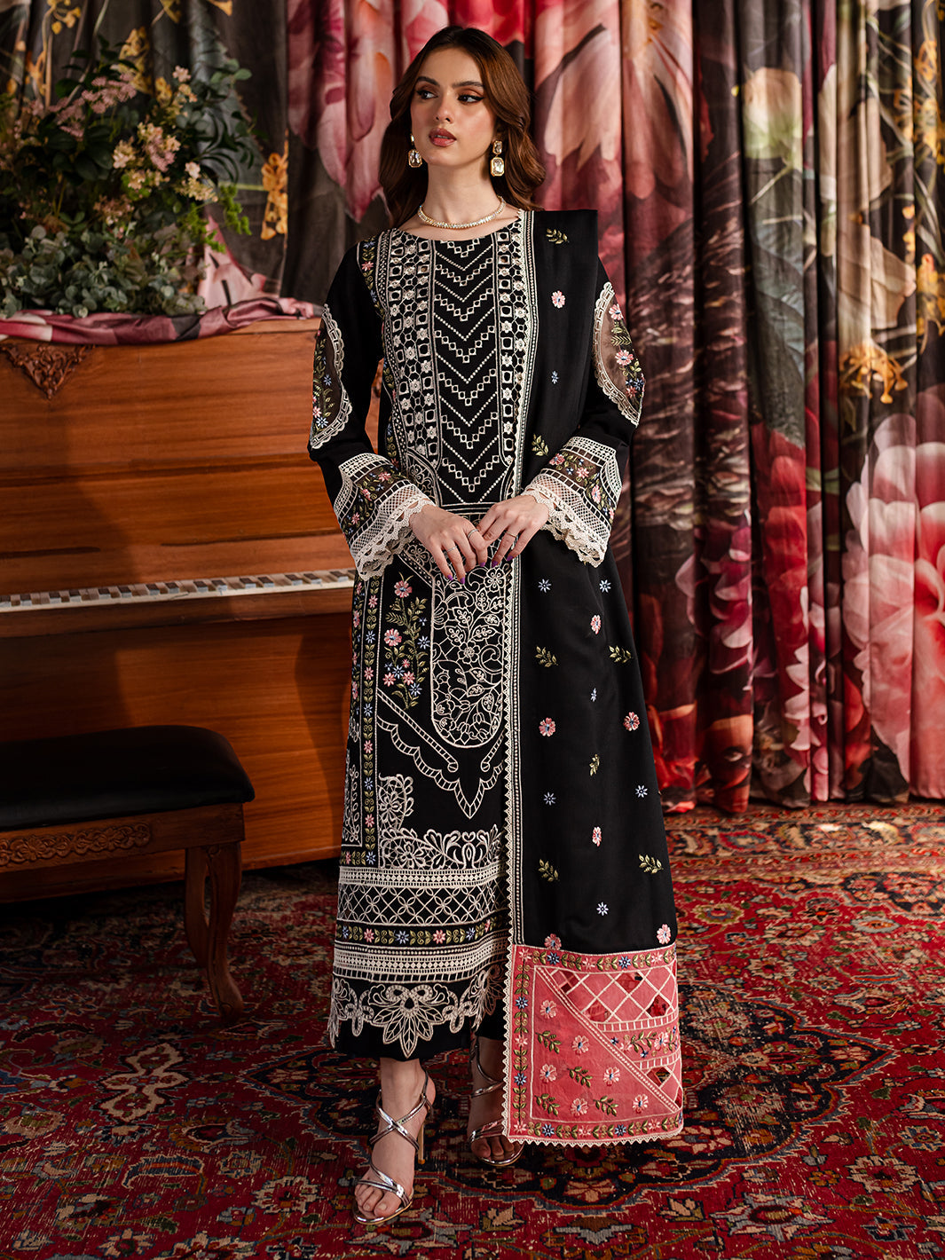 Mahnur | Veronica Luxury Karandi 24 | NORA - Official Mahnur stockist in UK - Sakeena London
