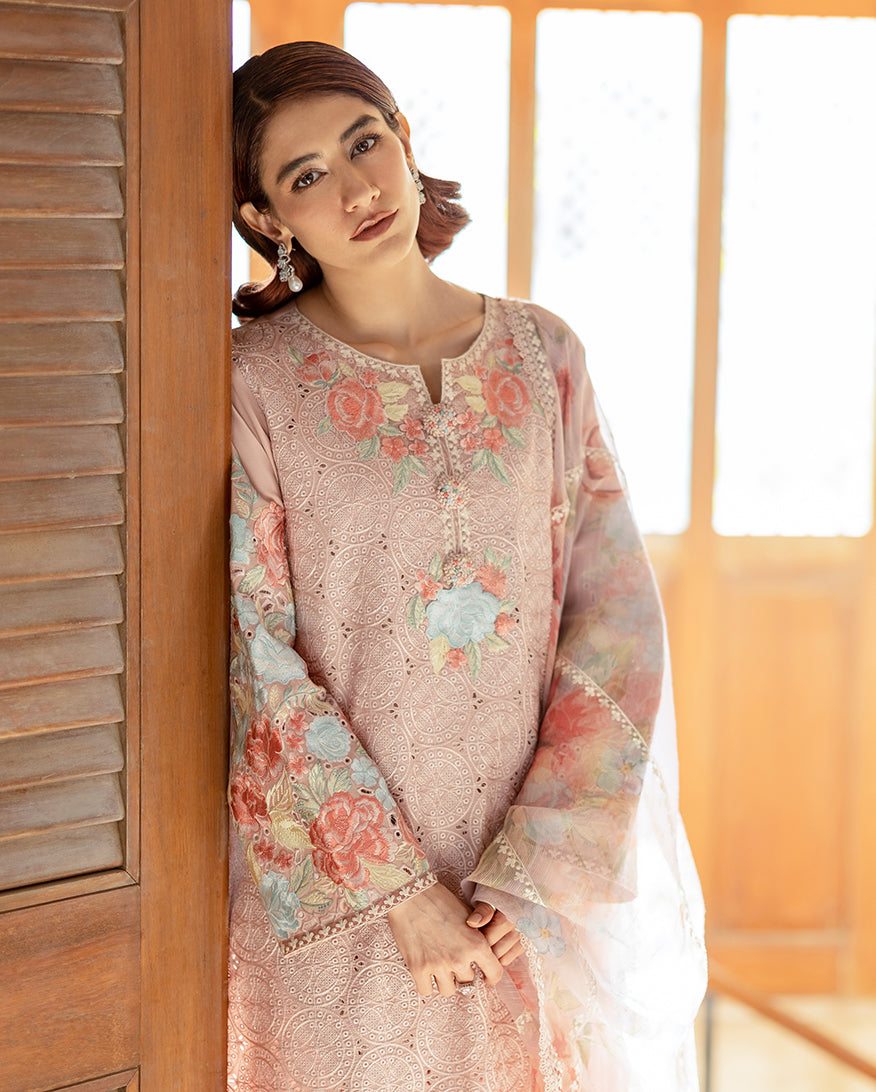 Mushq | Astoria Lawn 26 | Norah