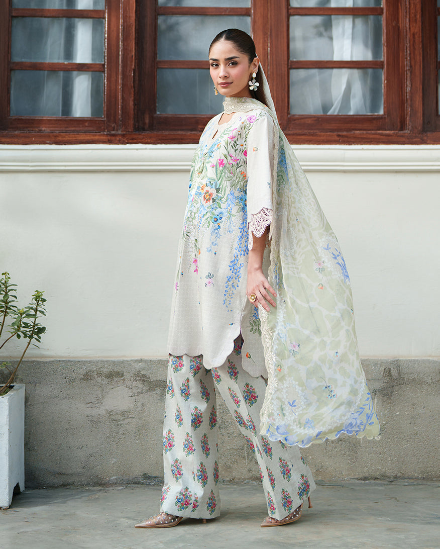 Roheenaz | Whispered Florals | Pale Peony