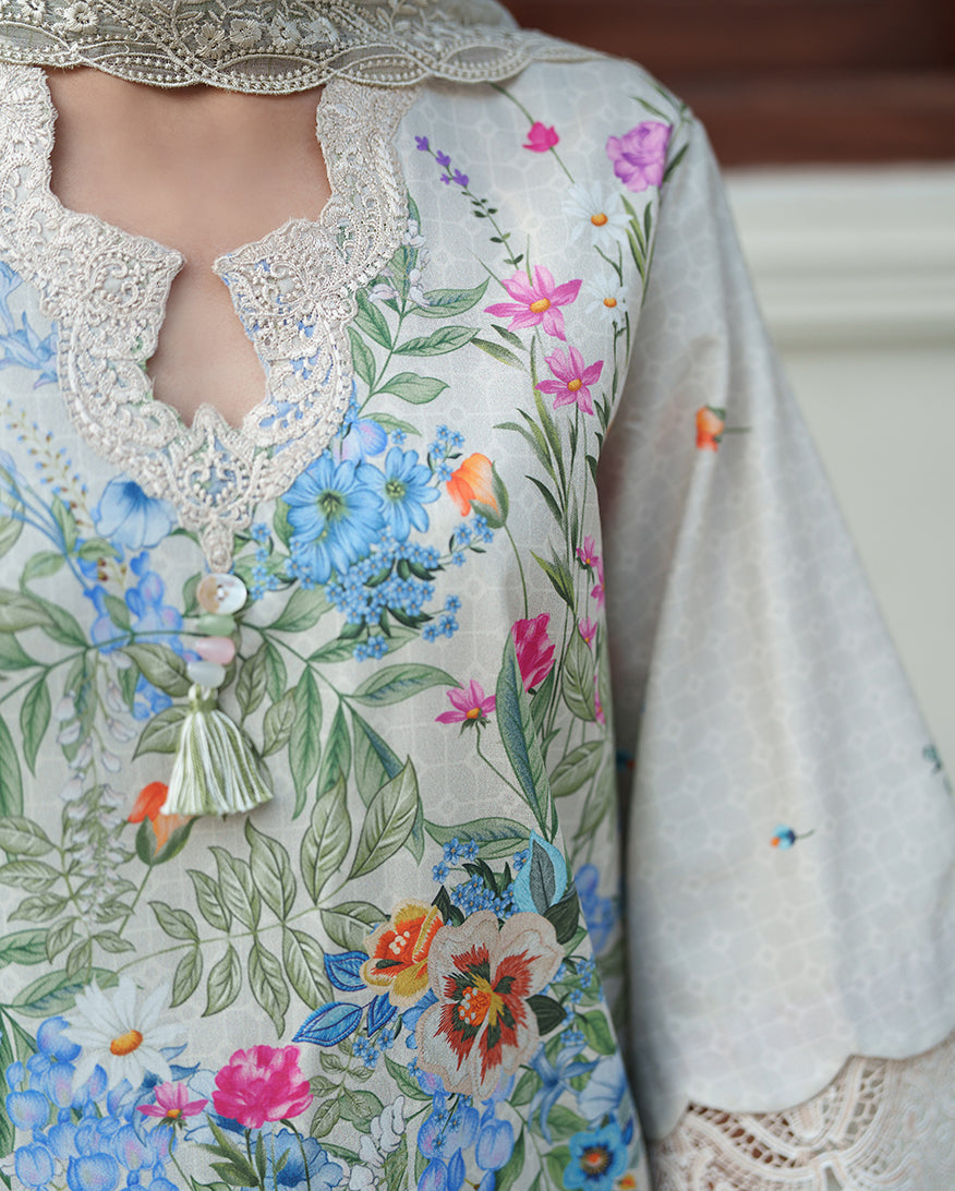 Roheenaz | Whispered Florals | Pale Peony