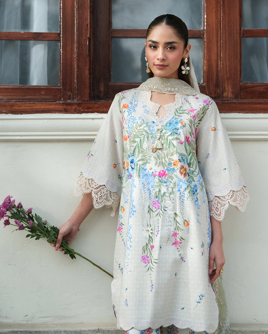 Roheenaz | Whispered Florals | Pale Peony