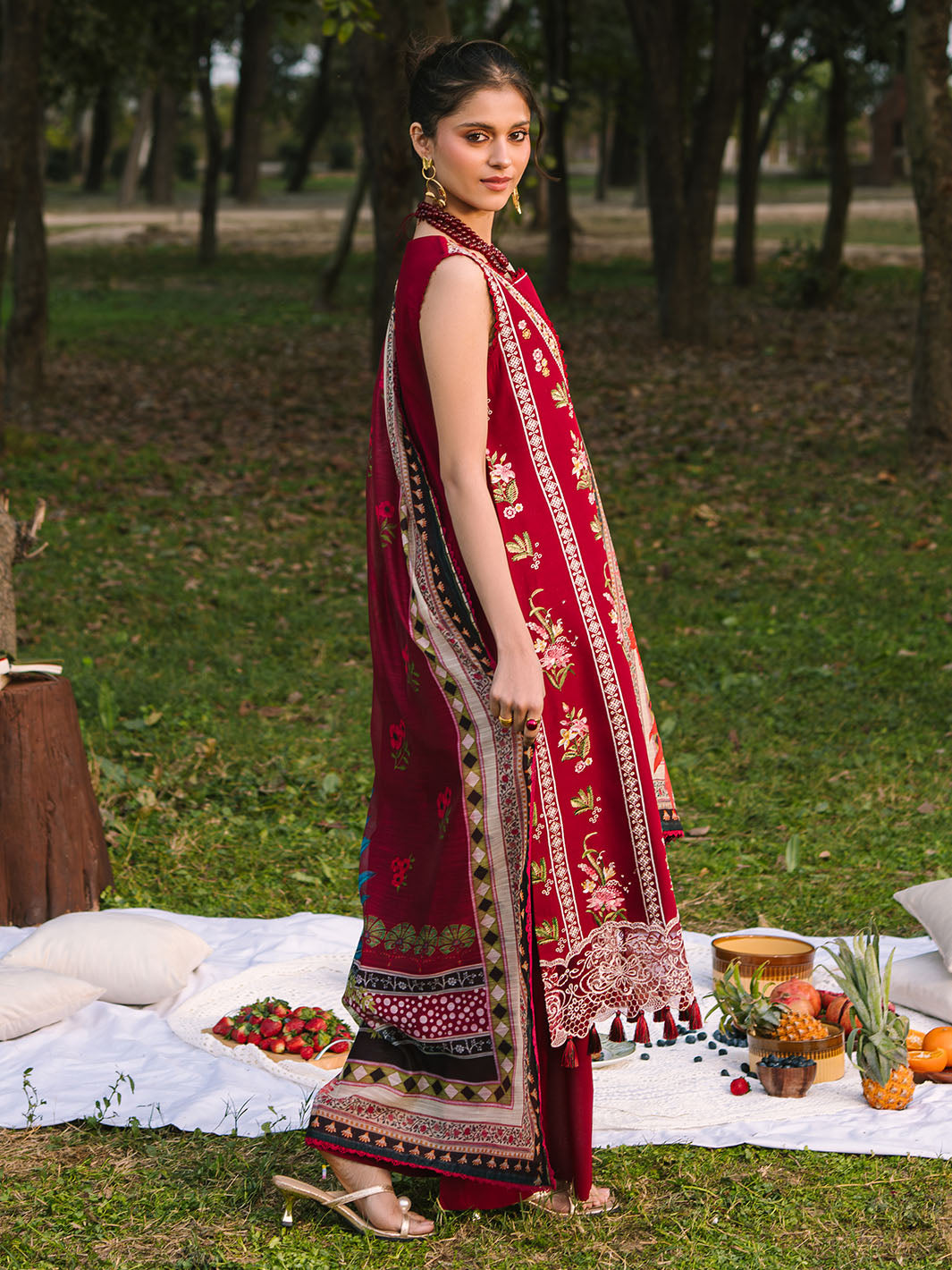 Mahnur | Dahlia Luxury Lawn 25 | Rosina - Official Mahnur stockist in UK - Sakeena London