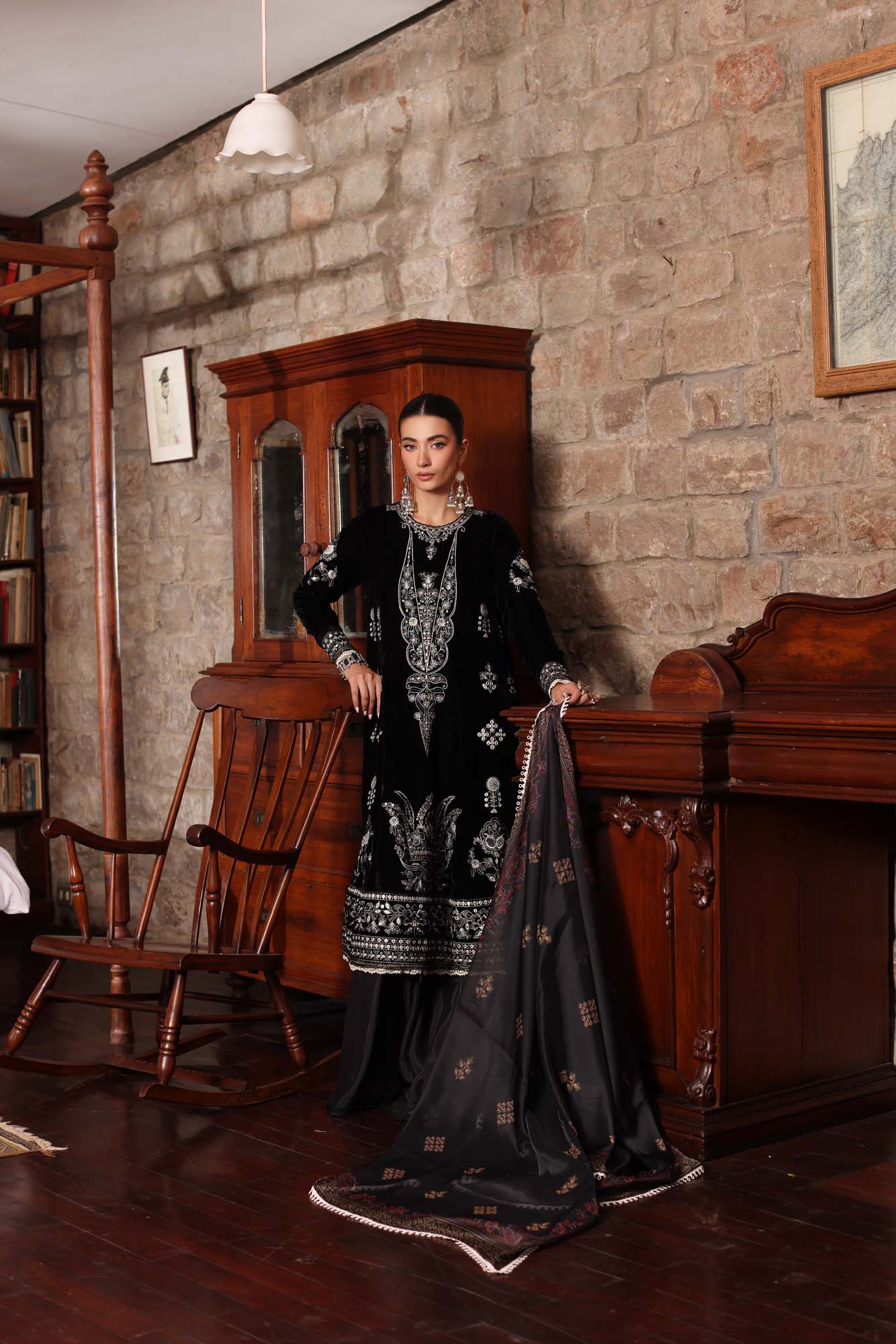 Noor by Saadia Asad | Suzaankari Winter 24 | D12 - Official Noor by Saadia Asad stockist in UK - Sakeena London