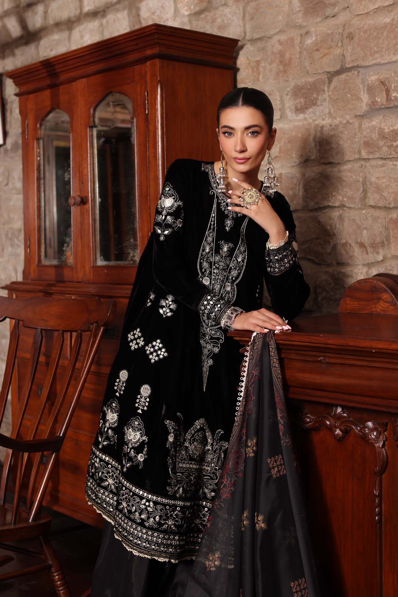 Noor by Saadia Asad | Suzaankari Winter 24 | D12 - Official Noor by Saadia Asad stockist in UK - Sakeena London