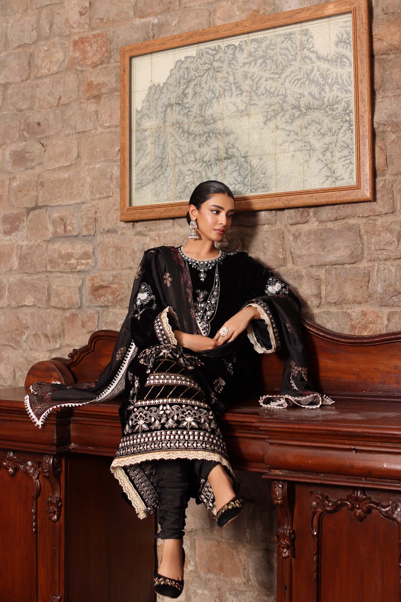 Noor by Saadia Asad | Suzaankari Winter 24 | D12 - Official Noor by Saadia Asad stockist in UK - Sakeena London