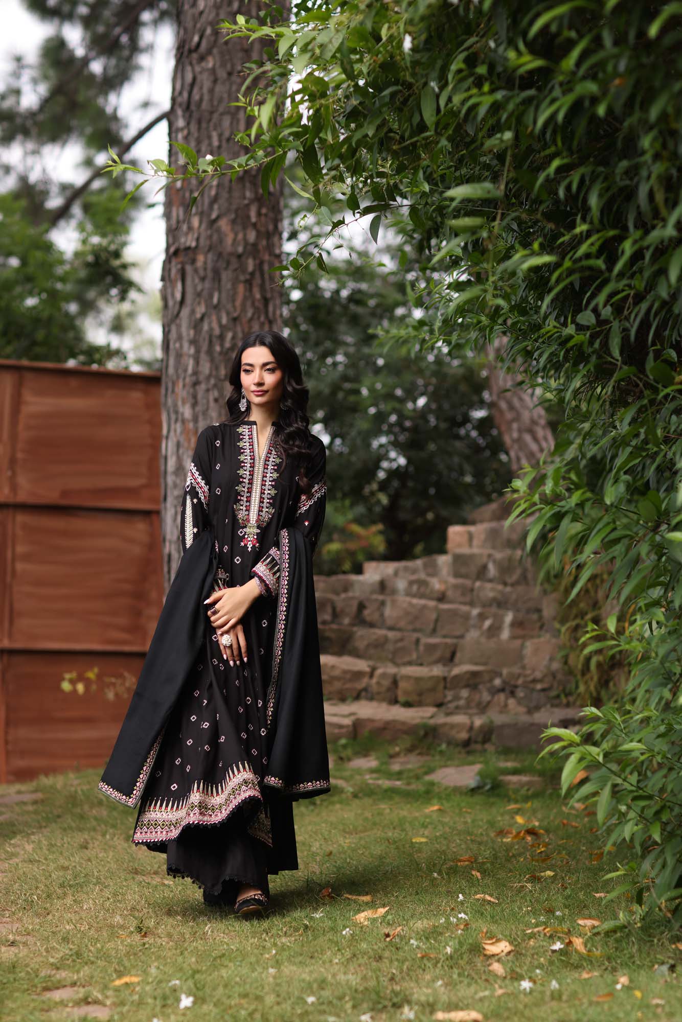 Noor by Saadia Asad | Suzaankari Winter 24 | D05 - Official Noor by Saadia Asad stockist in UK - Sakeena London