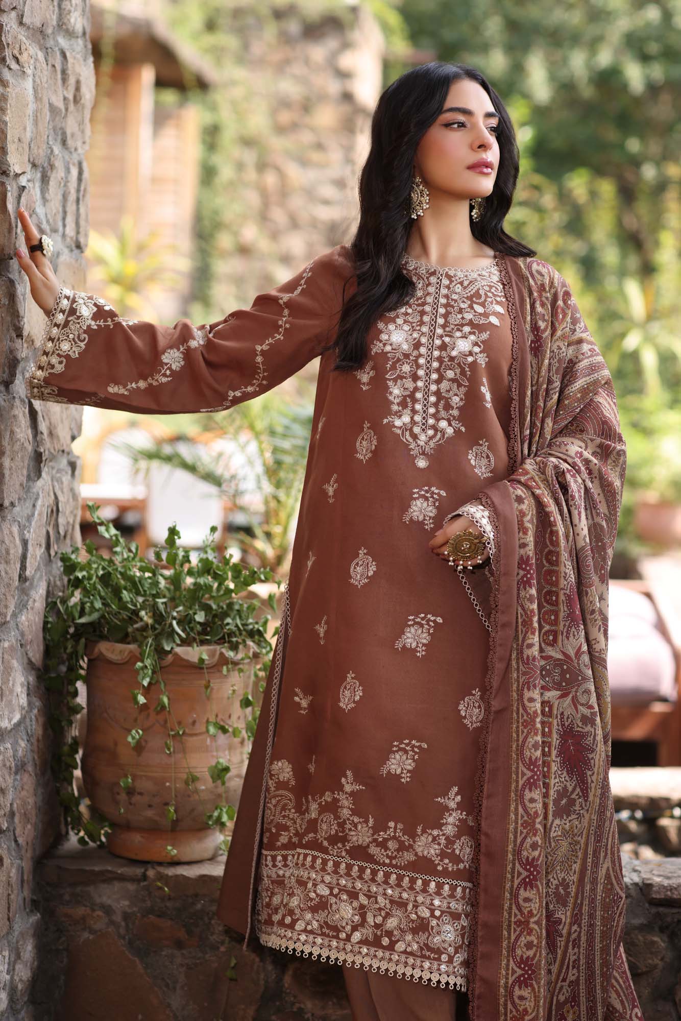 Noor by Saadia Asad | Suzaankari Winter 24 | D09 - Official Noor by Saadia Asad stockist in UK - Sakeena London