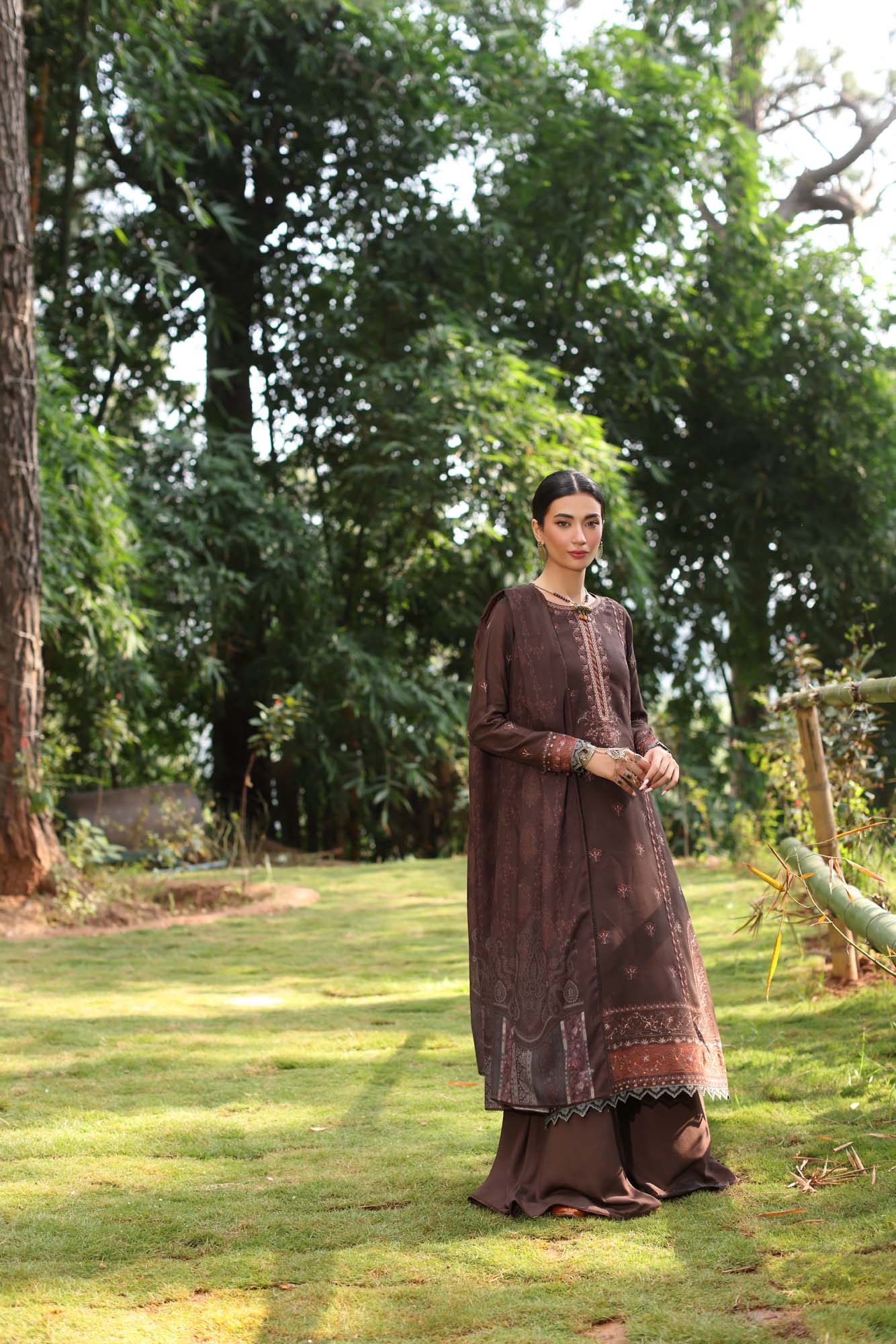 Noor by Saadia Asad | Suzaankari Winter 24 | D04 - Official Noor by Saadia Asad stockist in UK - Sakeena London