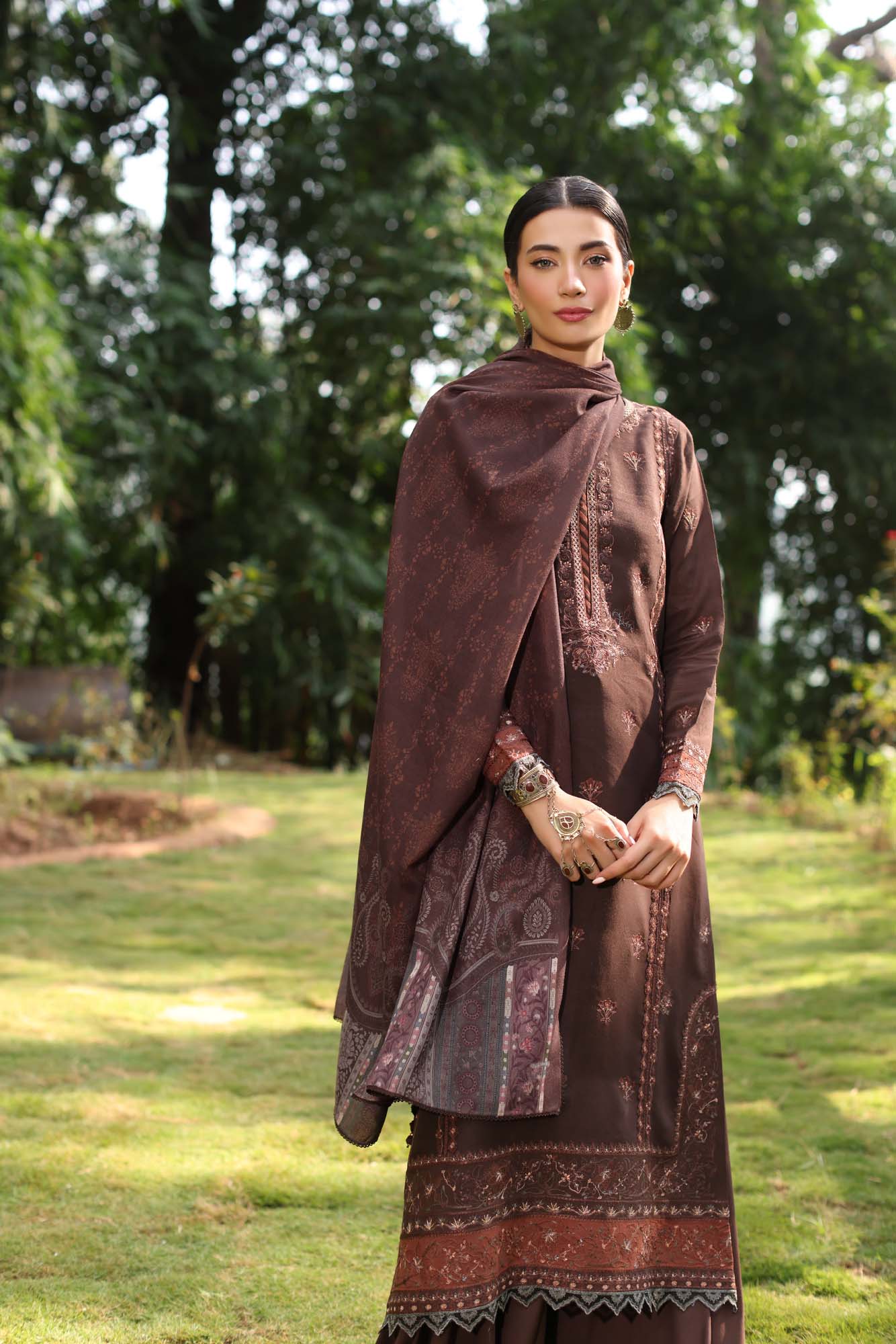 Noor by Saadia Asad | Suzaankari Winter 24 | D04 - Official Noor by Saadia Asad stockist in UK - Sakeena London