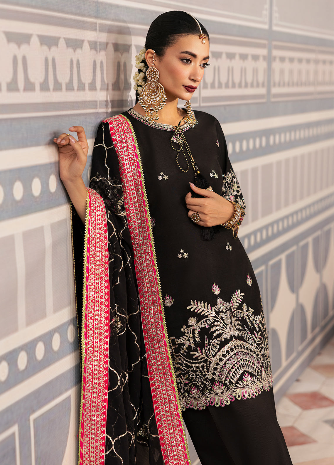 Sahane | There She Glows | TSG-01 Noir - Official Sahane stockist in UK - Sakeena London