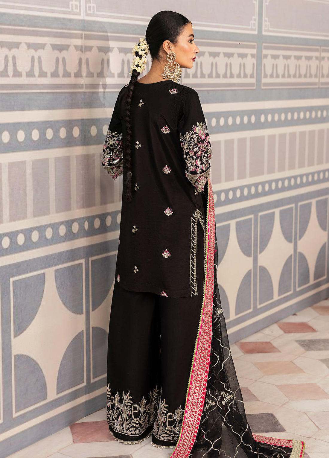 Sahane | There She Glows | TSG-01 Noir - Official Sahane stockist in UK - Sakeena London