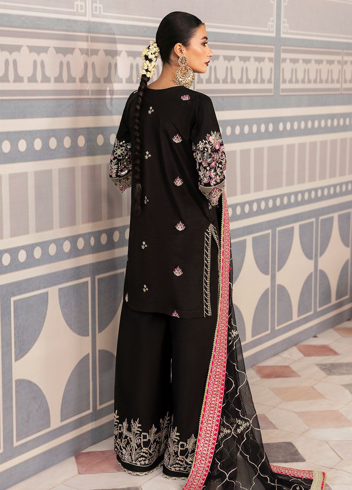 Sahane | There She Glows | TSG-01 Noir - Official Sahane stockist in UK - Sakeena London