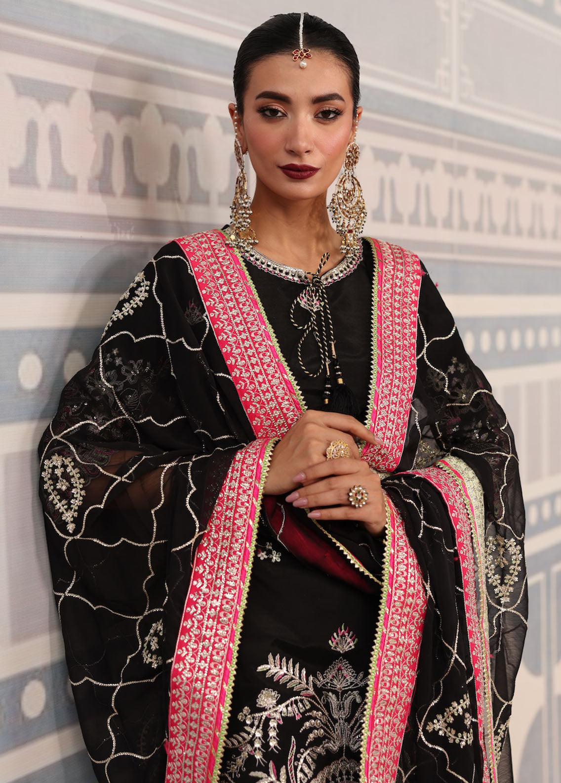 Sahane | There She Glows | TSG-01 Noir - Official Sahane stockist in UK - Sakeena London