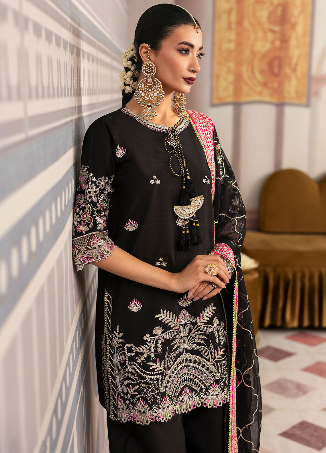 Sahane | There She Glows | TSG-01 Noir - Official Sahane stockist in UK - Sakeena London