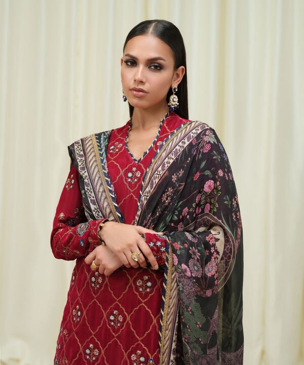 Sapphire | Fall Winter 25 |3 Piece - Embroidered Velvet Suit U3FELX25V621 - Official Sapphire stockist in UK - Sakeena London