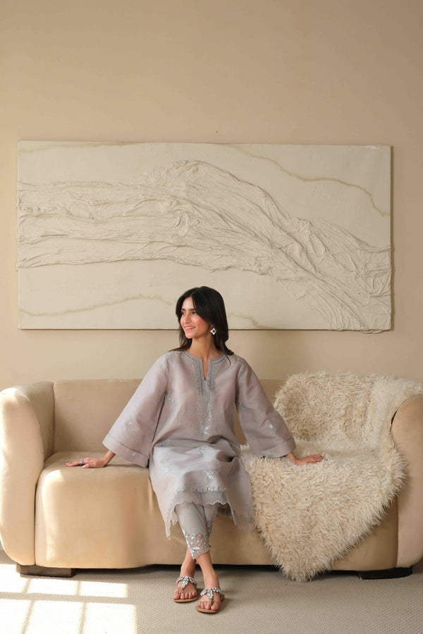 Noor by Saadia Asad | Noor Pret 25 | D3 - Neutral Noir - Official Noor by Saadia Asad stockist in UK - Sakeena London