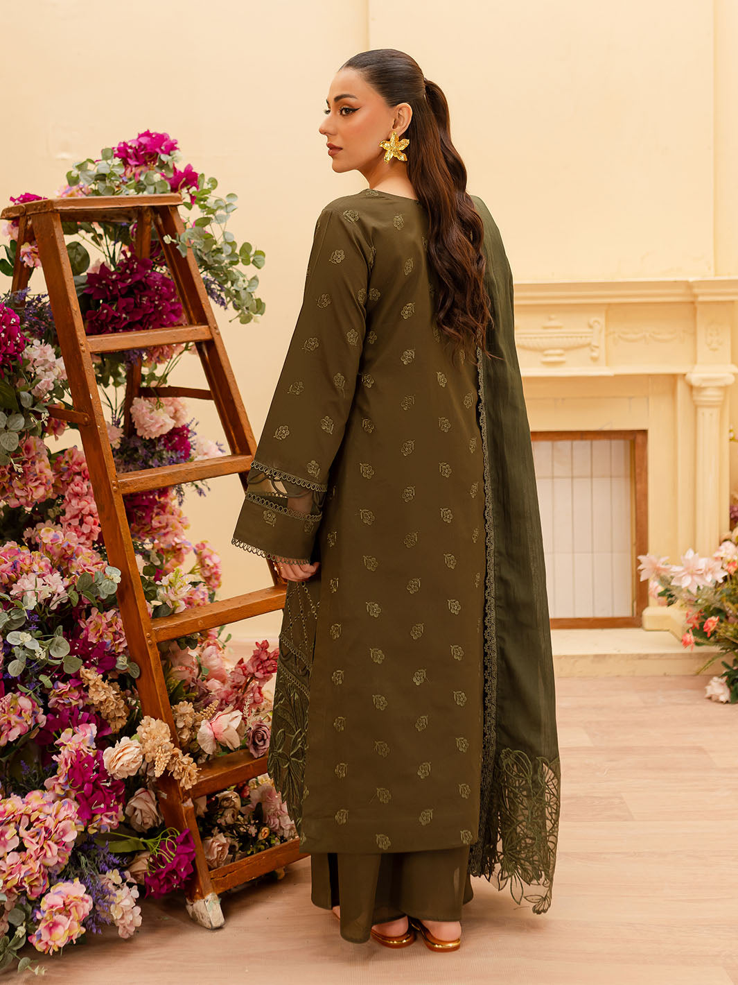 Mahnur | Twilight Luxury Lawn 25 | VALERIA - Official Mahnur stockist in UK - Sakeena London