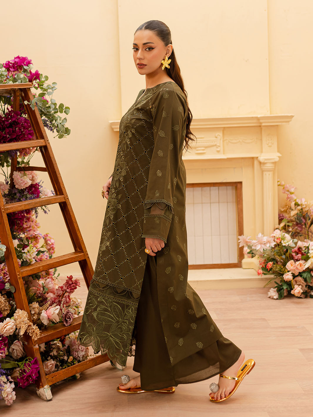 Mahnur | Twilight Luxury Lawn 25 | VALERIA - Official Mahnur stockist in UK - Sakeena London