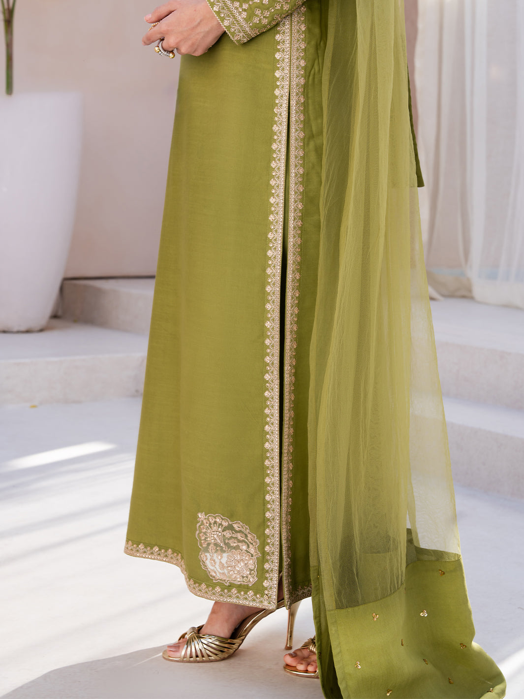 Izel | Le Tresor Formals | Viresta - Official Izel stockist in UK - Sakeena London