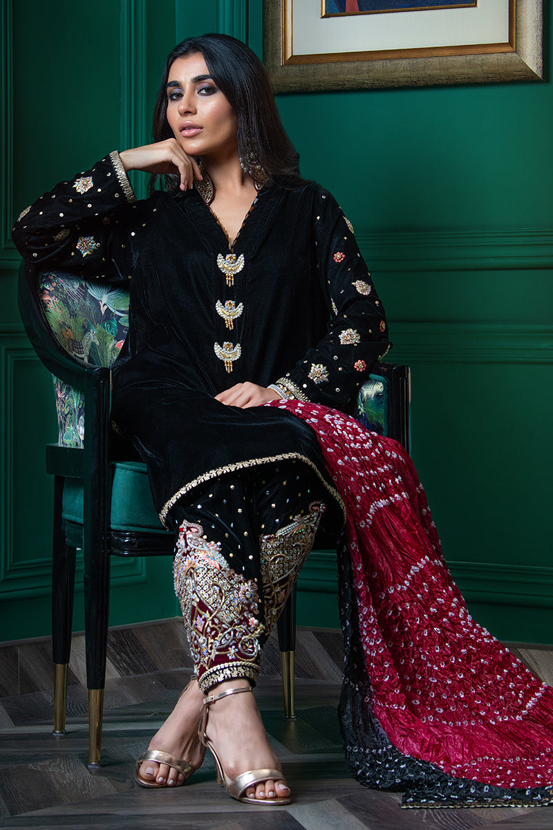 Wardha Saleem | Velvets Winter Fall 24 | Parvaz - Official Wardha Saleem stockist in UK - Sakeena London