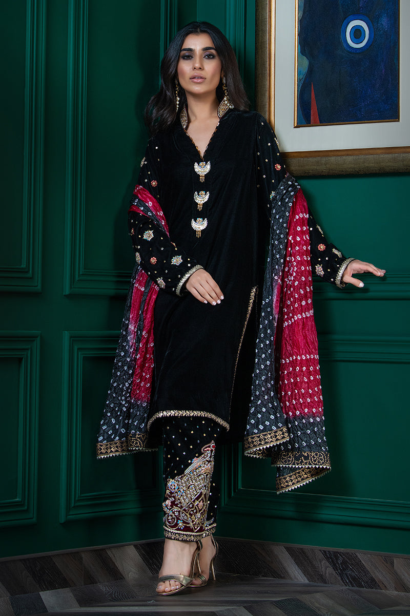Wardha Saleem | Velvets Winter Fall 24 | Parvaz - Official Wardha Saleem stockist in UK - Sakeena London