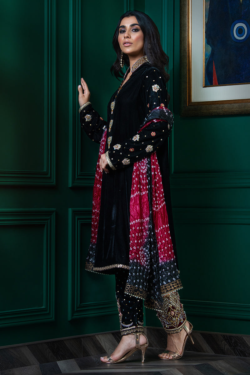 Wardha Saleem | Velvets Winter Fall 24 | Parvaz - Official Wardha Saleem stockist in UK - Sakeena London