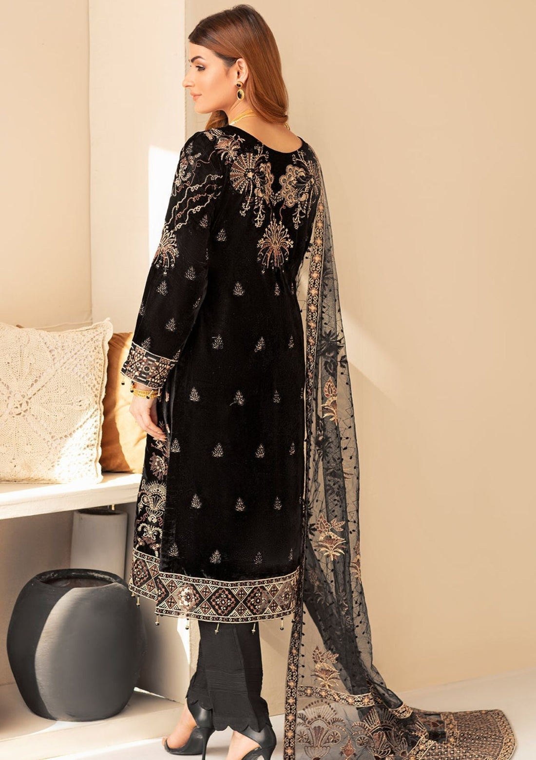 Winter Collection - Ramsha - Velvet - V04 - D#401 (Black)