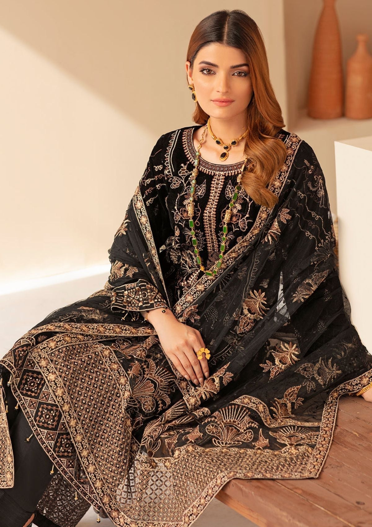 Winter Collection - Ramsha - Velvet - V04 - D#401 (Black)