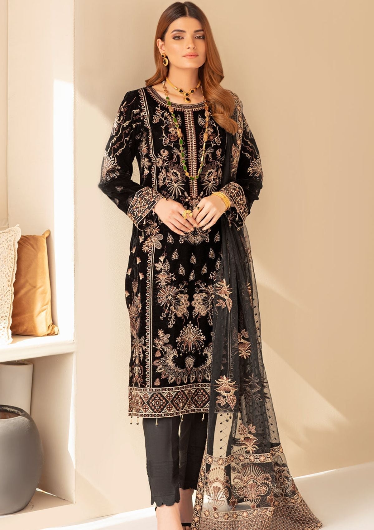 Winter Collection - Ramsha - Velvet - V04 - D#401 (Black)