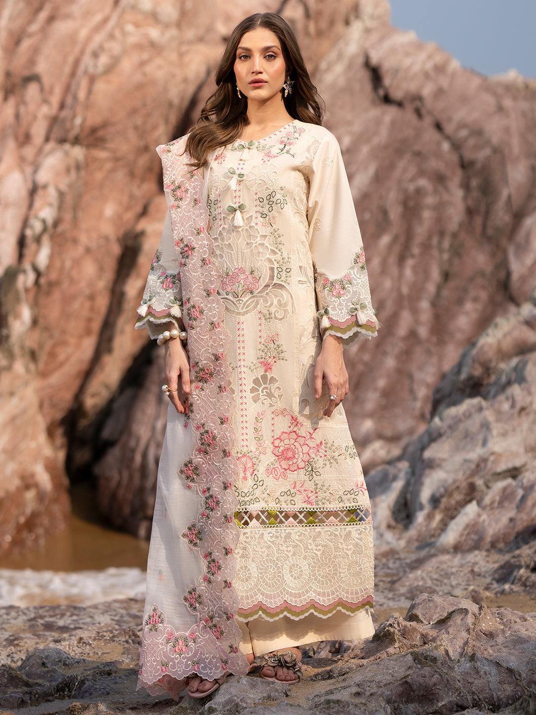 Mahnur | Sirena Luxury Lawn 25 | Wisteria - Official Mahnur stockist in UK - Sakeena London