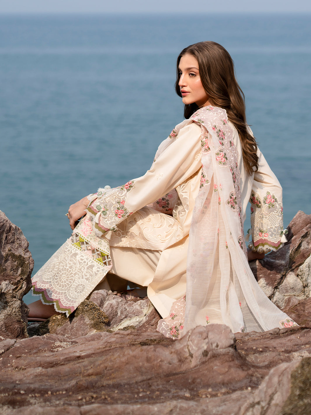 Mahnur | Sirena Luxury Lawn 25 | Wisteria - Official Mahnur stockist in UK - Sakeena London