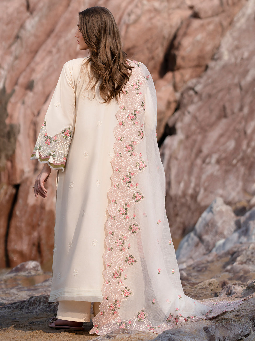 Mahnur | Sirena Luxury Lawn 25 | Wisteria - Official Mahnur stockist in UK - Sakeena London