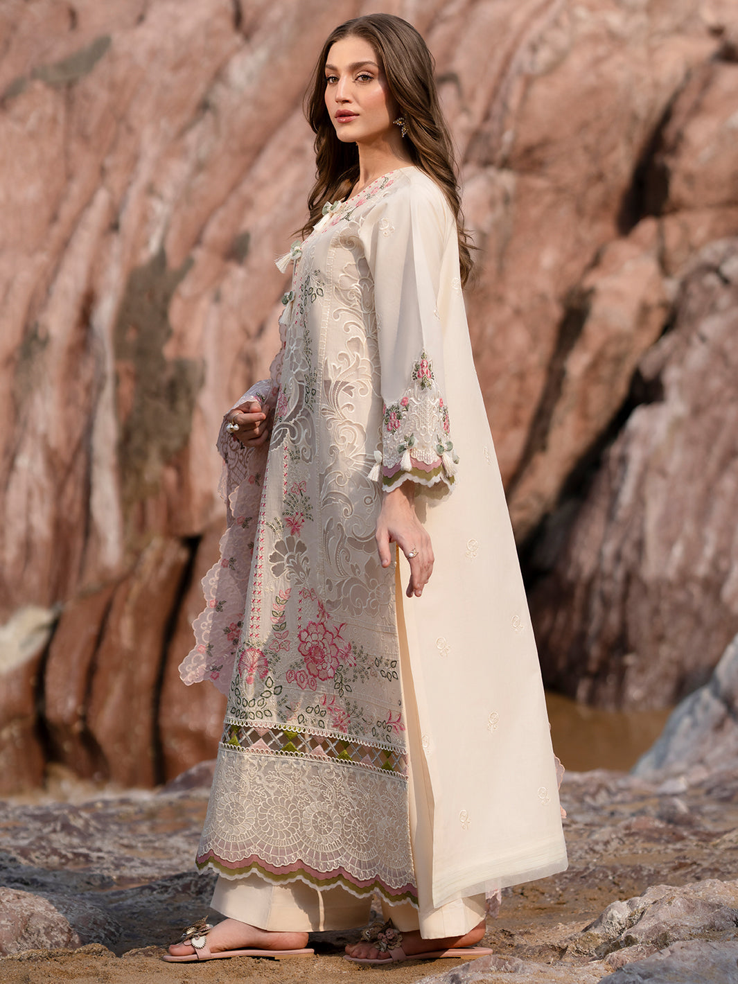 Mahnur | Sirena Luxury Lawn 25 | Wisteria - Official Mahnur stockist in UK - Sakeena London