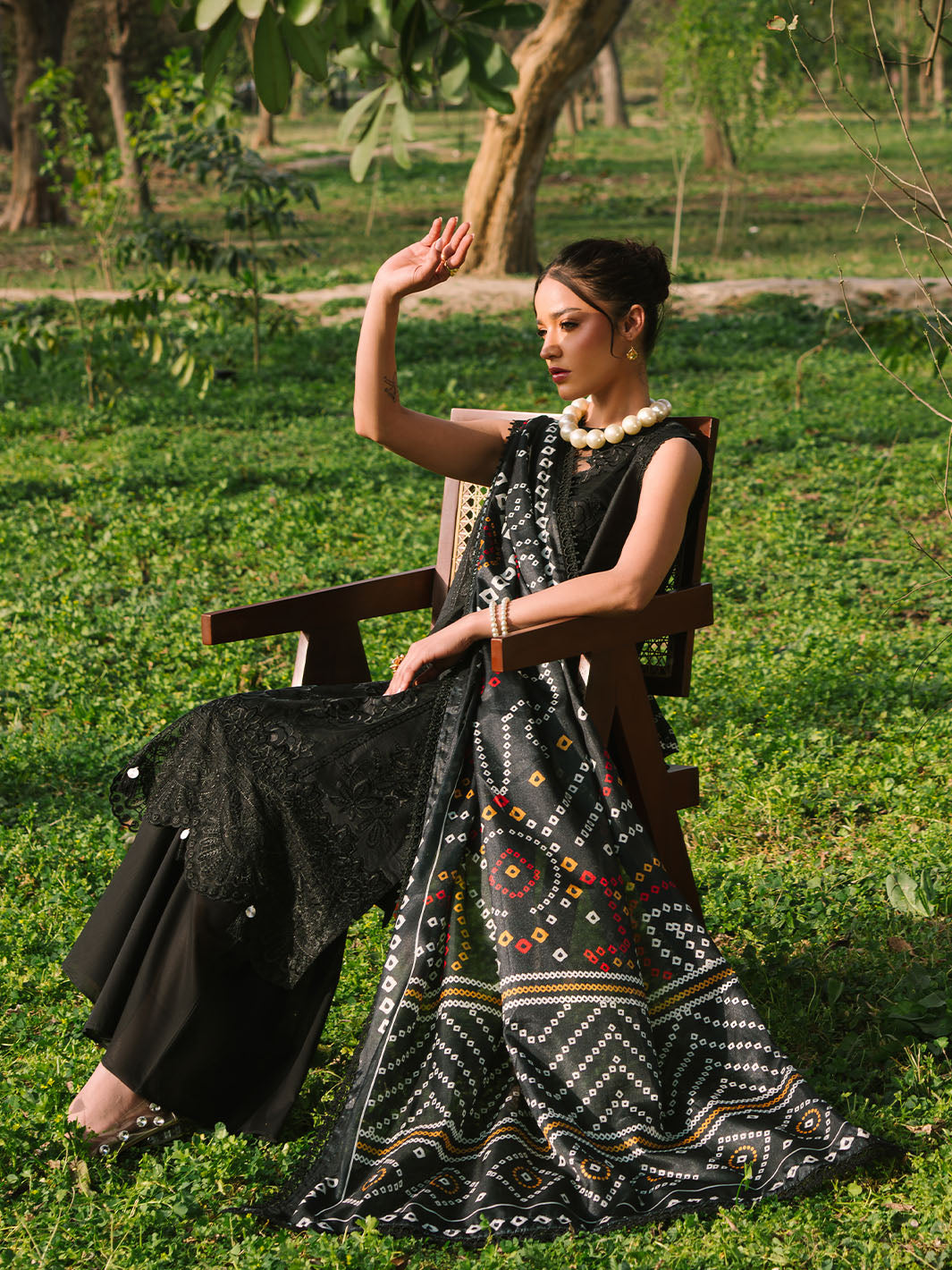 Mahnur | Dahlia Luxury Lawn 25 | Zoe - Official Mahnur stockist in UK - Sakeena London