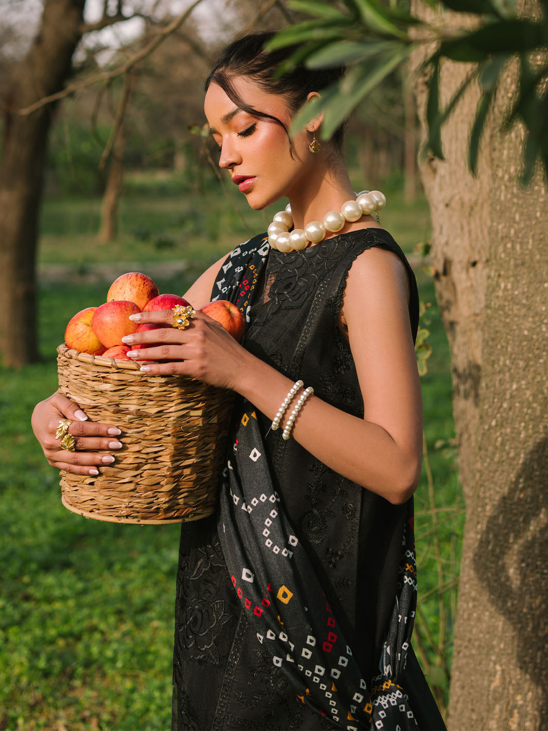 Mahnur | Dahlia Luxury Lawn 25 | Zoe - Official Mahnur stockist in UK - Sakeena London
