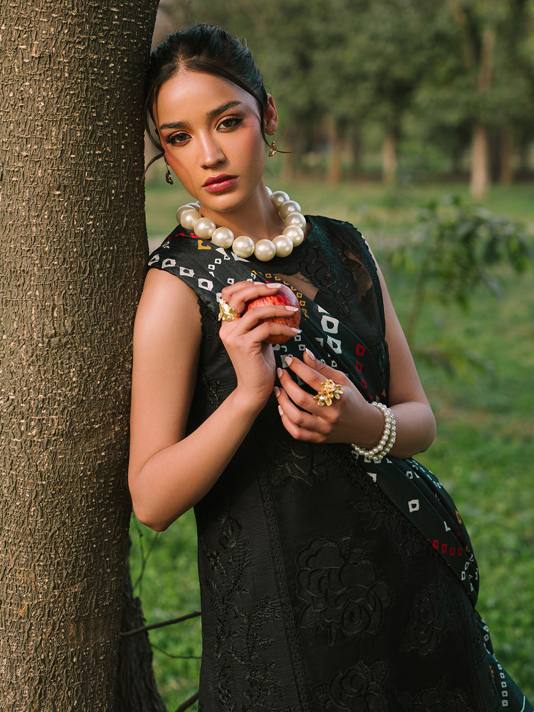 Mahnur | Dahlia Luxury Lawn 25 | Zoe - Official Mahnur stockist in UK - Sakeena London