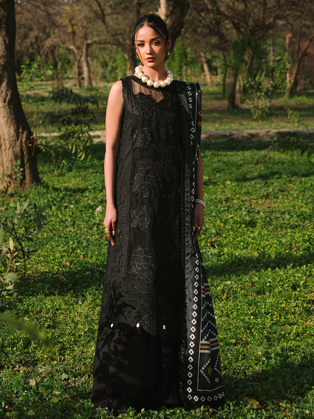 Mahnur | Dahlia Luxury Lawn 25 | Zoe - Official Mahnur stockist in UK - Sakeena London